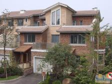 蓝湖郡精装独栋 花园800平米 2+1实用面积大