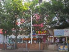 房子处于位置比较好。生活配套出行都很方便。