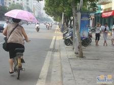 丁公路 南北通透,采光好 装修好,环镜优美 中间楼层