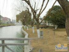 精装修1500W独栋,自带锦鲤池双临河,配套好近地铁