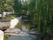 鱼胡路轻轨站旁明华大门旁的小户型