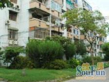 现代风格,采光充足,得房率高,小区中心位置