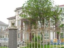 低总价两房,中楼层三楼,居家装修,93%得房率,对广场