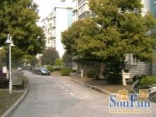 近地铁电梯房房龄新,户型好,带露台,诚心卖!