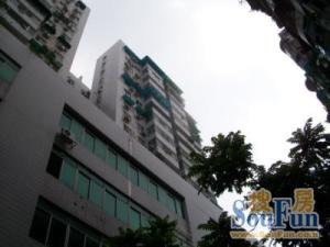 此房满五年,原装电梯,精装修三房