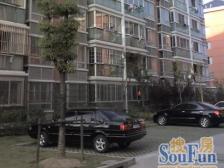 小区中心位置,不靠近马路,房型正气,得房率高