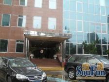 房子是精装修的,中间楼层,采光视野好,满五税少