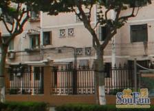 电梯房,主卧朝南,环境优美,居家装修