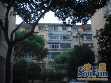 新上 商品房南北户型两房 位置安静 带30平花园