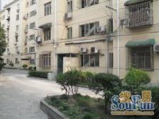 原始电梯房,有个8平米的储物间可使用,闹中取静!!