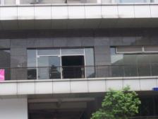 2+1顶层带大露台 视野开阔 配套齐全 出行方便