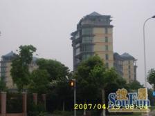 新上叠墅 21号线地铁口 带花园和阳光房 有车位 近公园