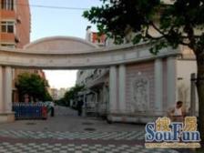 主卧朝南,环境优美,交通便利,居家装修