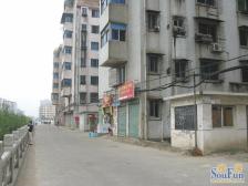 东华苑小区 南北通透,采光好 近地铁 中间楼层