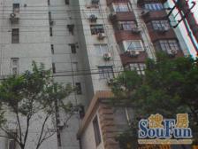 内环内低总价的电梯两房,边套户型。