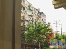 新上地铁口,一楼带天井,小区刚做好美丽家园,干净