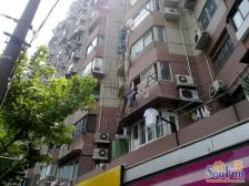 百平露台 满五 低总价 近地铁 老静安电梯两房 诚售