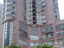 老静安高区电梯两房,带两卫,老业主委托诚意出售,看房方便。