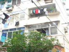 大开间,卫生间全明,品质小区,小区入口附近