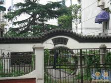 房型正气,繁华地段,得房率高,一门关,主卧朝南,一梯四户,顶楼房,带阁楼