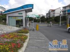 新上边套别墅,附送3个车位,无违建楼距开阔,采光好