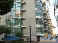 三开间朝南,户型方正,得房率高,有两间车库