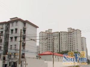 闹中取静,精装修3房,4楼好采光近地铁和医院