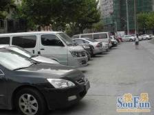 交通便利,二梯四户,房型正气,得房率高,主卧朝南,一门关,环境优美,精装修