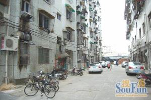 明华小区户型方正,采光好近地铁视野好,诚心出售