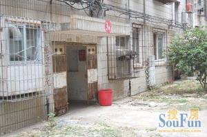 南京东路天虹旁 复式楼 小区房 有院子停车方便