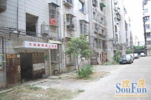 南京东路日月明小区南北通透,采光好装修好,环镜优美近地铁视野好,诚心出售