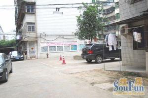 南京东路日月明小区南北通透,采光好装修好,环镜优美近地铁视野好,诚心出售