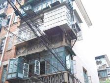 井冈山大道701号自来水公司宿舍 南北通透,采光好 装修好,环镜优美 视野好,诚心出售