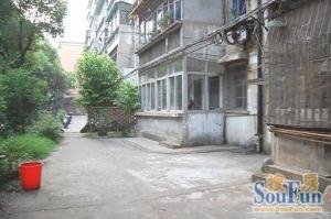 师大南路33号塑料二厂宿舍南北通透,采光好装修好,环镜优美视野好,诚心出售