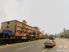 标准三房,两南一北卫生间朝西,厨房朝北全明全亮户型