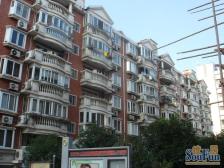 主卧朝南,小区中心位置,配套完善,繁华地段