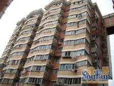 标准三房,近地铁,户型方正,电梯房,通风采光好。