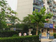 一梯两户,位置安静,看房子方便,交通好,配套好