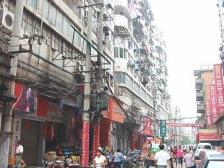 中间楼层,万寿宫楼上,电动车可以直接骑到四楼