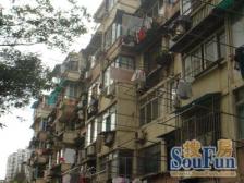 近地铁、位置很安静,满五 v一、简装修可拎包入住