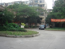 近地铁、位置很安静,满五 v一、简装修可拎包入住