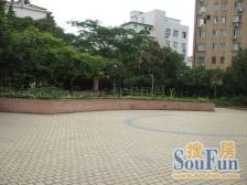 一楼带天井可当房间+近地铁+配套齐全。