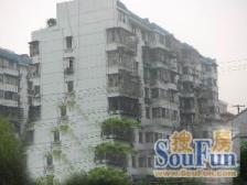 虹口足球场,鲁迅公园,凯德龙之梦,一步之遥