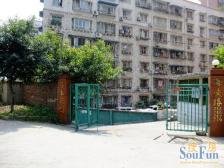 轻轨房,楼层好采光好,户型方正,单价低公摊低