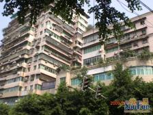 金山路正规大三房,装修保持好,近轻轨,交通方便