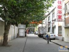 繁华地段,主卧朝南,得房率高,新式里弄,居家装修