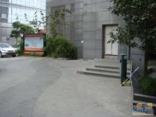 下楼下是4号轨交口,03年商品房 2梯多户 出租租金高