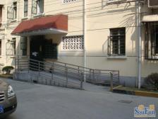 小区中心位置,主卧朝南,中式风格,采光充足