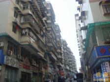 电梯精装三室 朝小区 带个小露台