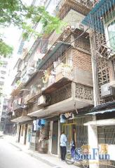 市区地铁口,中间楼层,诚心出售